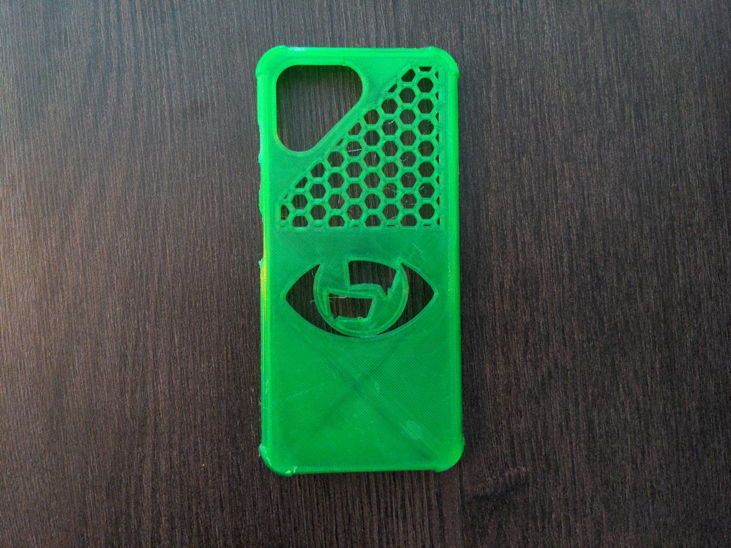 Fairphone Schutzhülle. die Hülle hat unter anderem eine Aussparung in Form des Logos von „ChatkontrolleStoppen!”